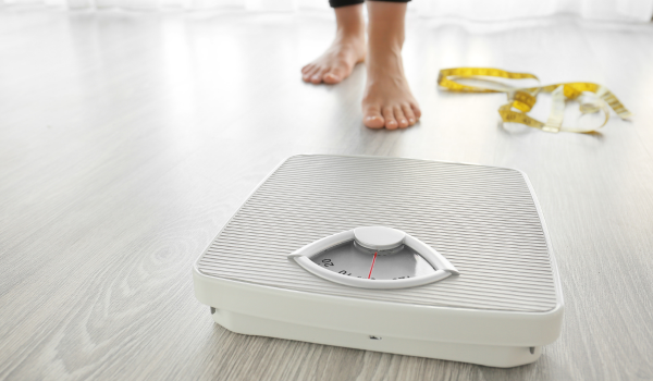 Beber água emagrece mesmo? Veja o que a Ciência revela