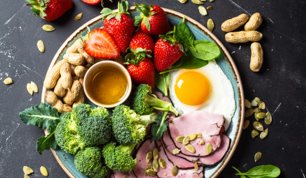 O que comer no café da manhã, almoço e jantar para uma vida saudável